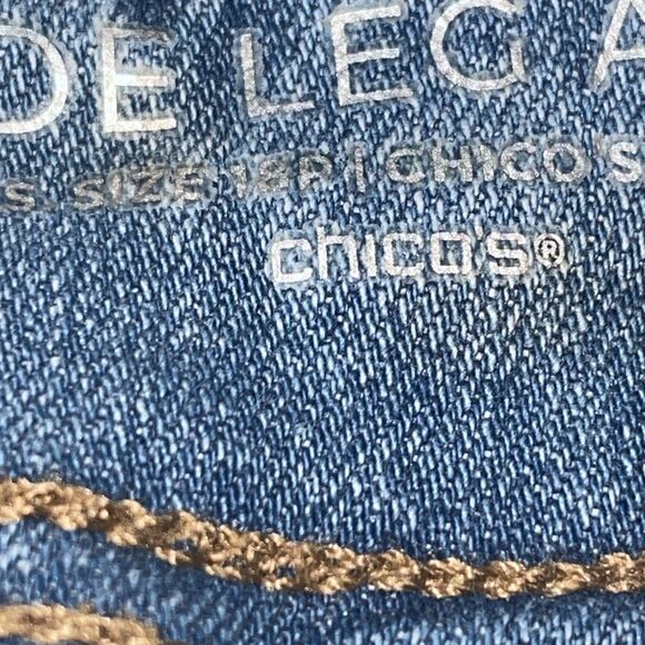 Chicos Womens Jeans Size 18P Petite Blue Wide Leg Ankle Classic Denim Light Wash - Picture 4 of 10